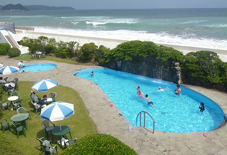 鴨川シーワールドホテルの夏のガーデンプールのイメージ