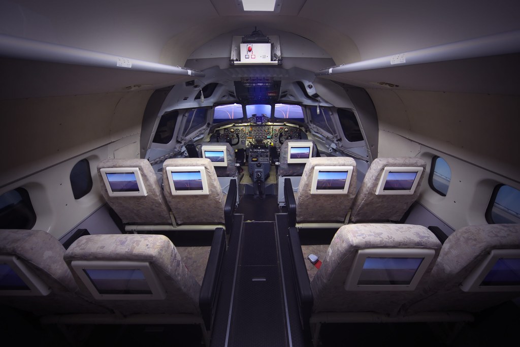 DC-8フライト体験のコックピット