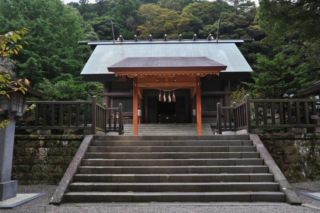 安房神社の拝殿