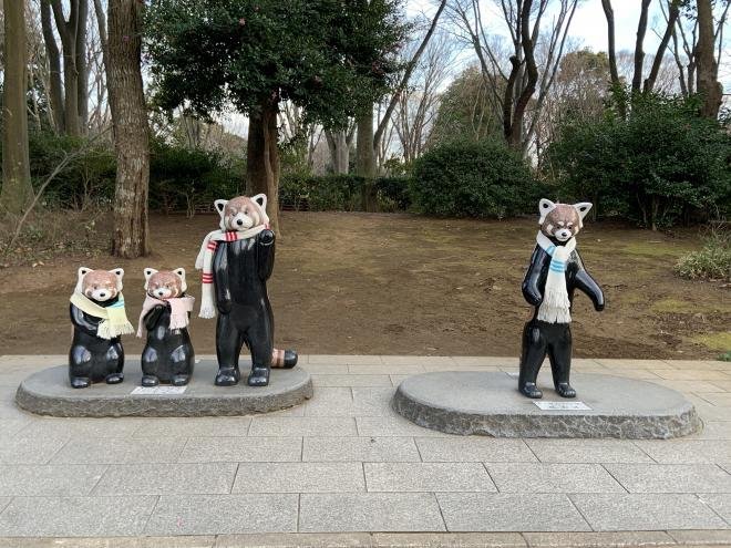 千葉市動物公園のレッサーパンダ像