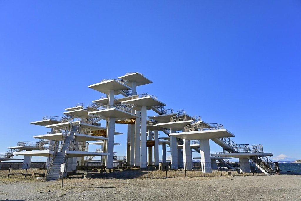 富津公園の明治百年記念展望塔
