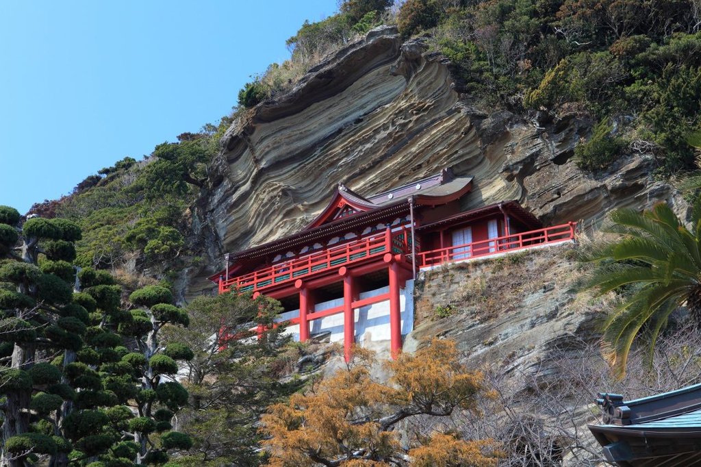 館山の崖観音