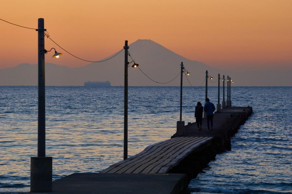 原岡桟橋の夕日と富士山