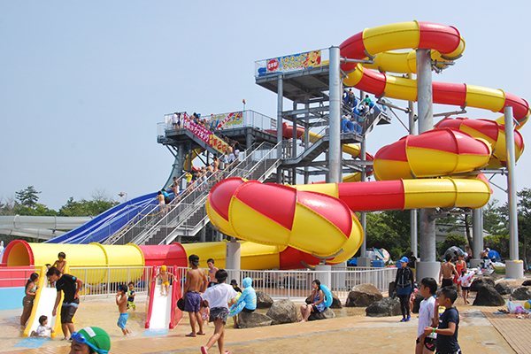 蓮沼の大型らせんスライダー