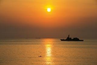 北条海岸の館山湾に沈む夕日