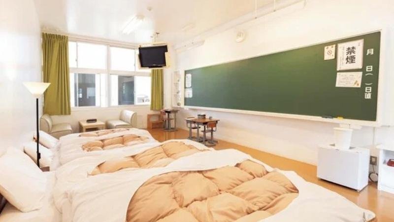 教室を改装した宿