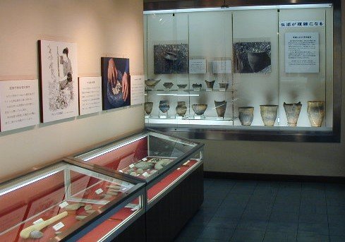 加曽利貝塚博物館の縄文土器の展示