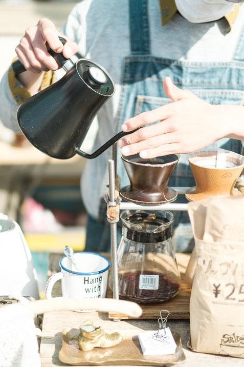 勝浦朝市の淹れたてのコーヒーも
