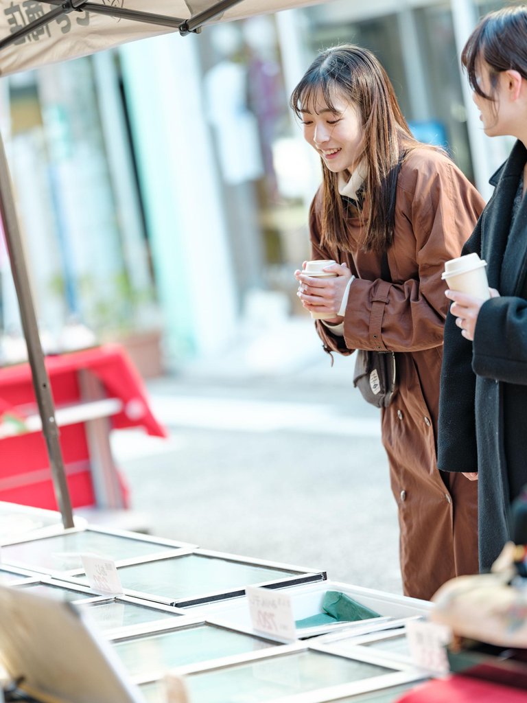 勝浦朝市の通り