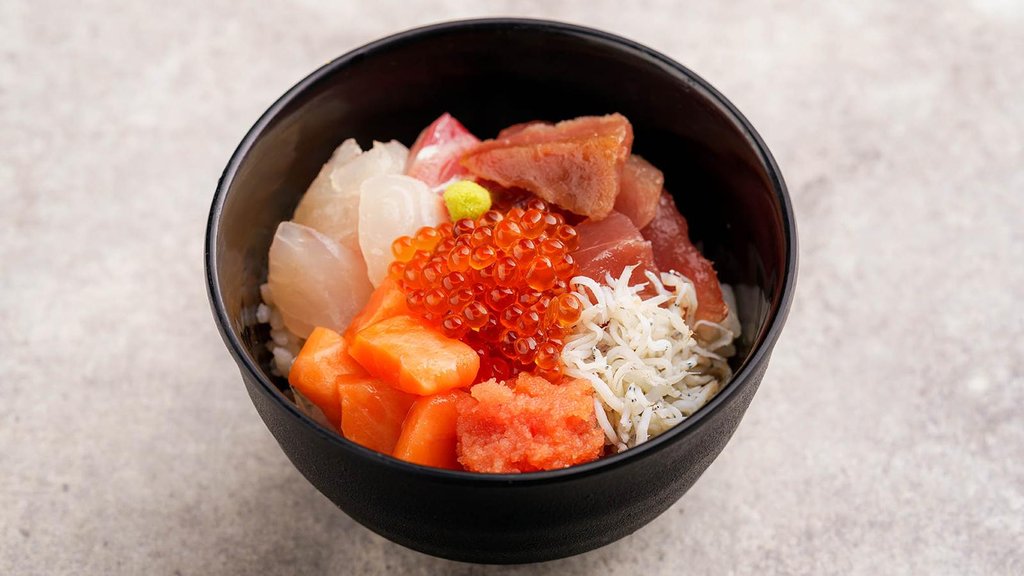 勝浦ホテル三日月のバイキング：名物！手作りオリジナル海鮮丼