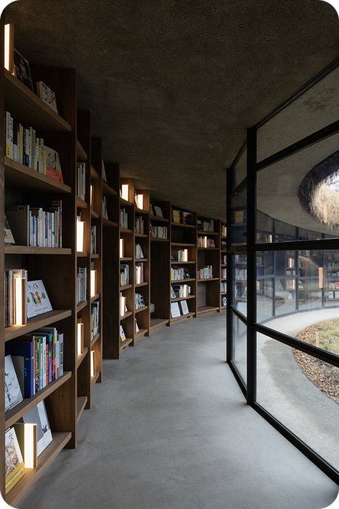 話題の「地中図書館」