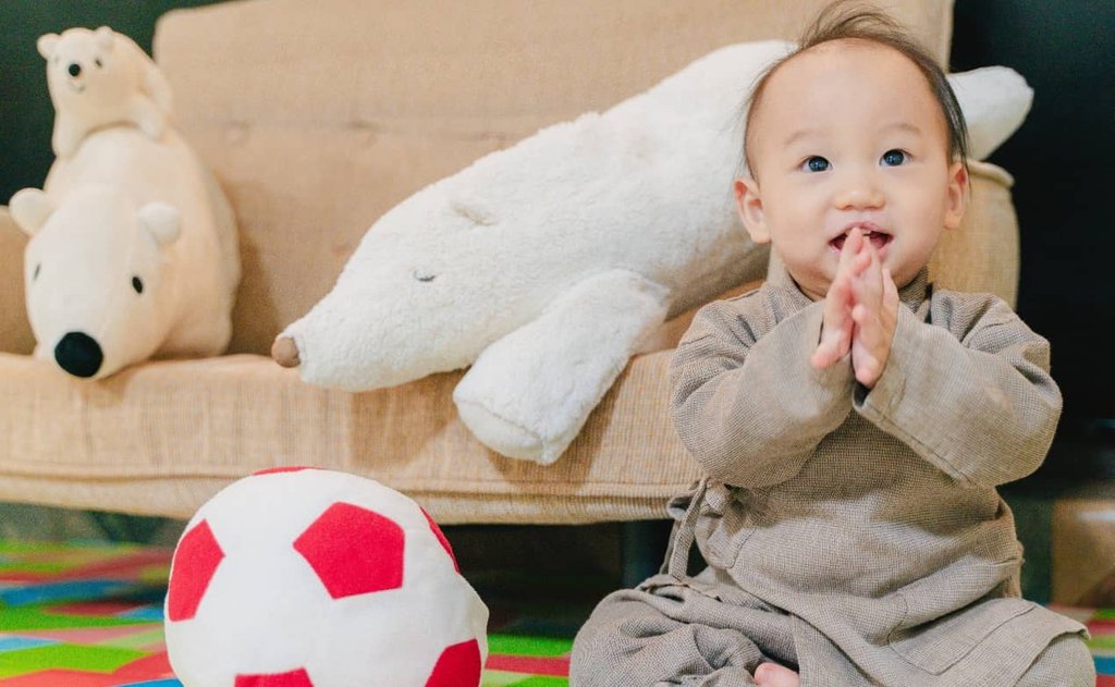 季粋の宿 紋屋でくつろぐ赤ちゃん