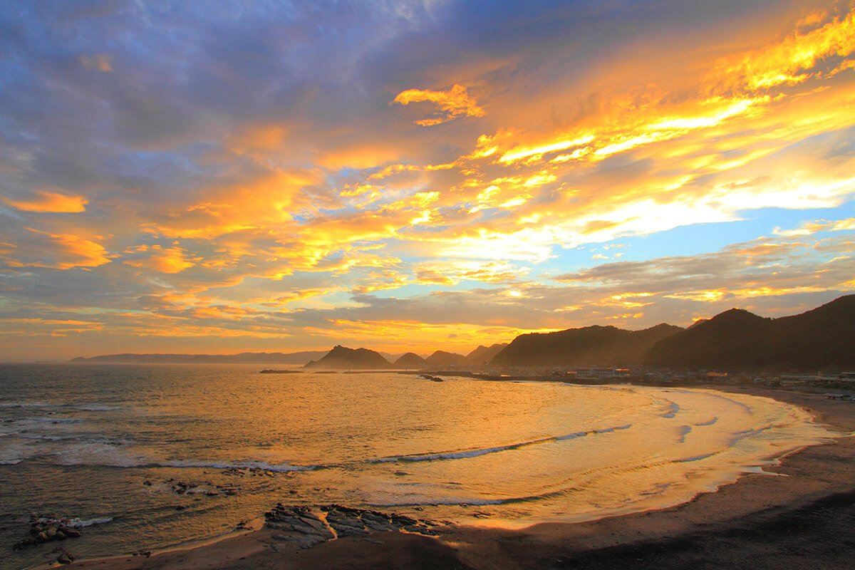 宿中屋から望む城崎海岸の夕日