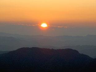 山頂から望む夕景
