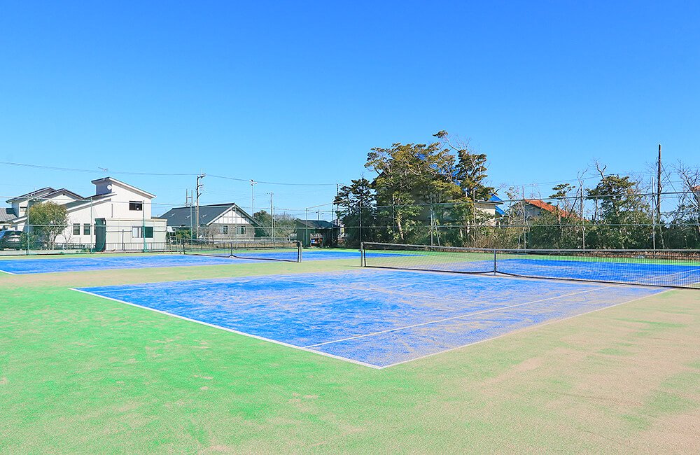 テニスコートなどのスポーツ施設