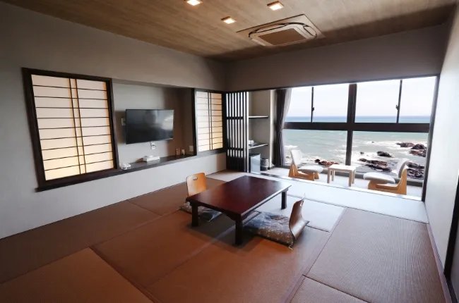 海を望む和室
