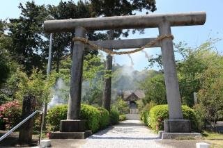 高家神社の鳥居と参道