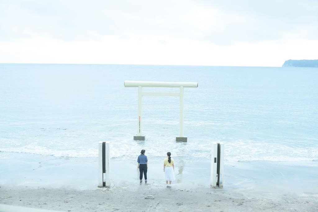 鵜原海岸の白い鳥居