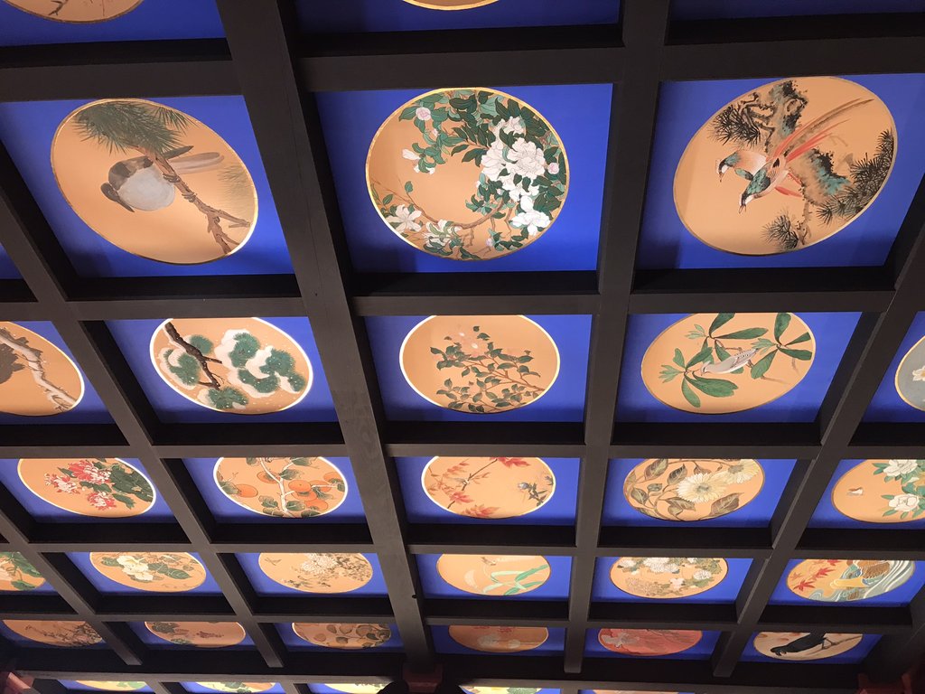 崖観音の花の天井絵